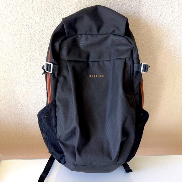 Quechua decathlon 20L hiking black back pack - Picture 1 of 10